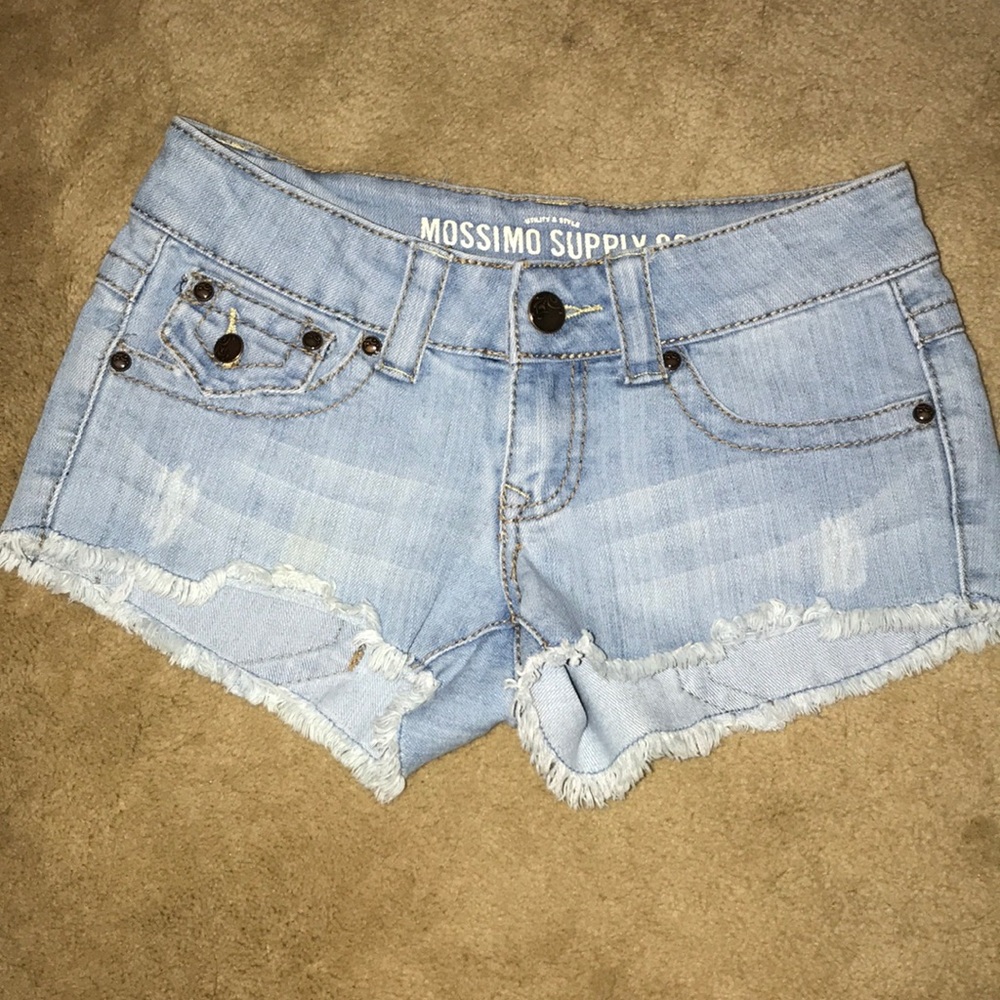 Light wash short shorts